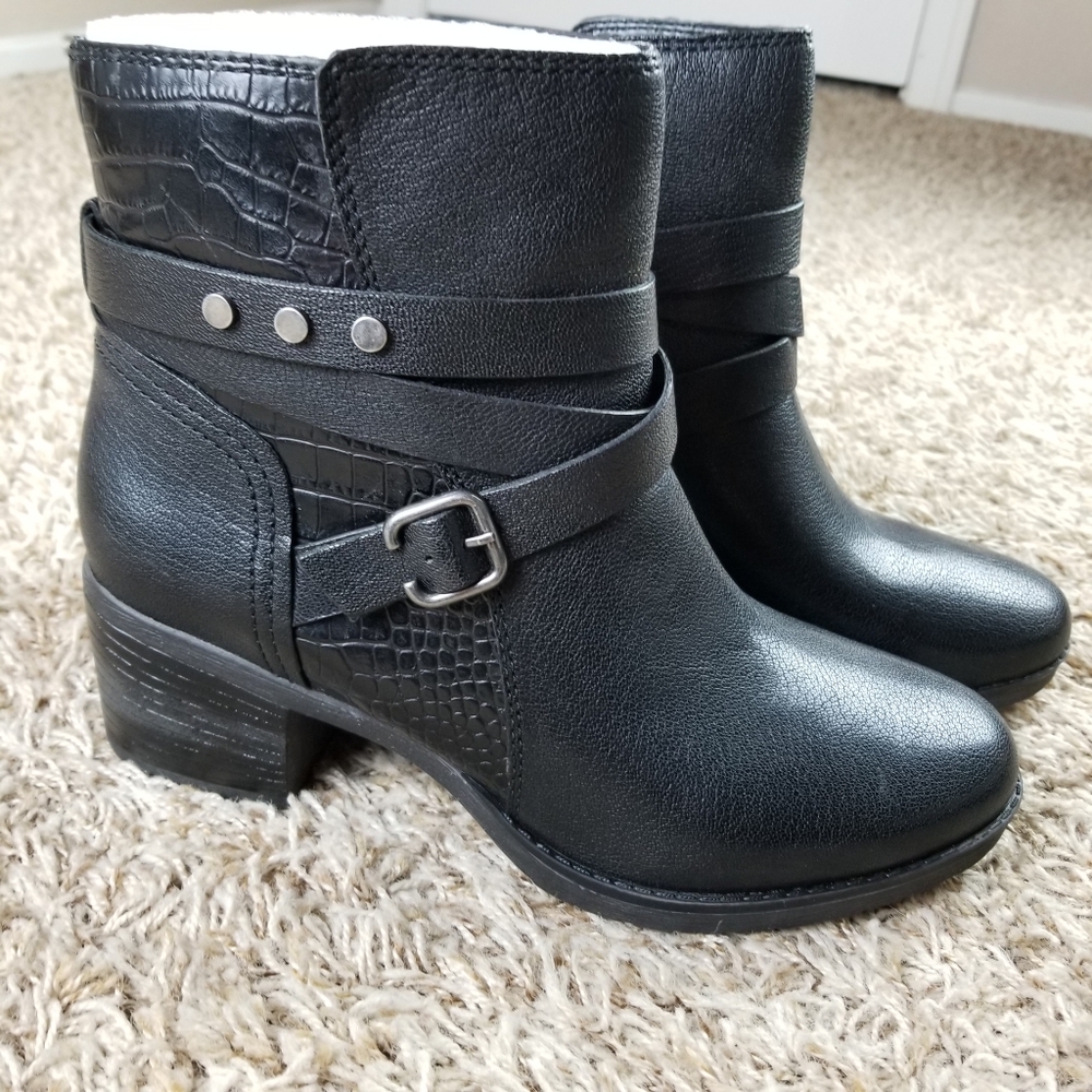 Naturalizer| black "ringer" heeled booties - Picture 9 of 9